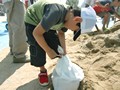 夏休み洪水体験 淀川 河川レンジャー 土のう作り