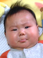 生後4ヶ月の男の赤ちゃんの写真