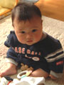 生後4ヶ月の男の赤ちゃんの写真
