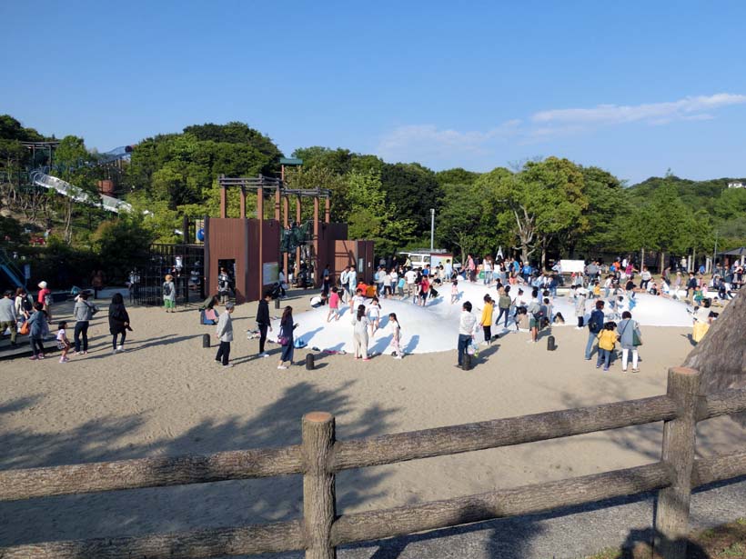 淡路島公園はアスレチックとクレヨンしんちゃんで遊べるゾ おやこ