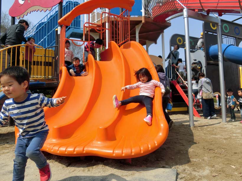 深北緑地公園 恐竜広場 難破船滑り台