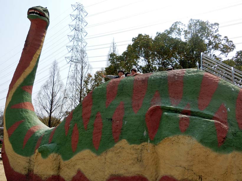 深北緑地公園 恐竜広場 恐竜滑り台