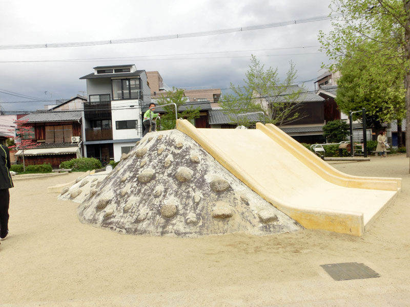 こどもみらい館 公園