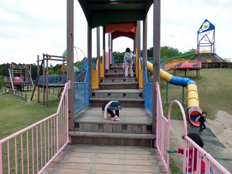 峰山途中ヶ丘公園 アスレチック遊具