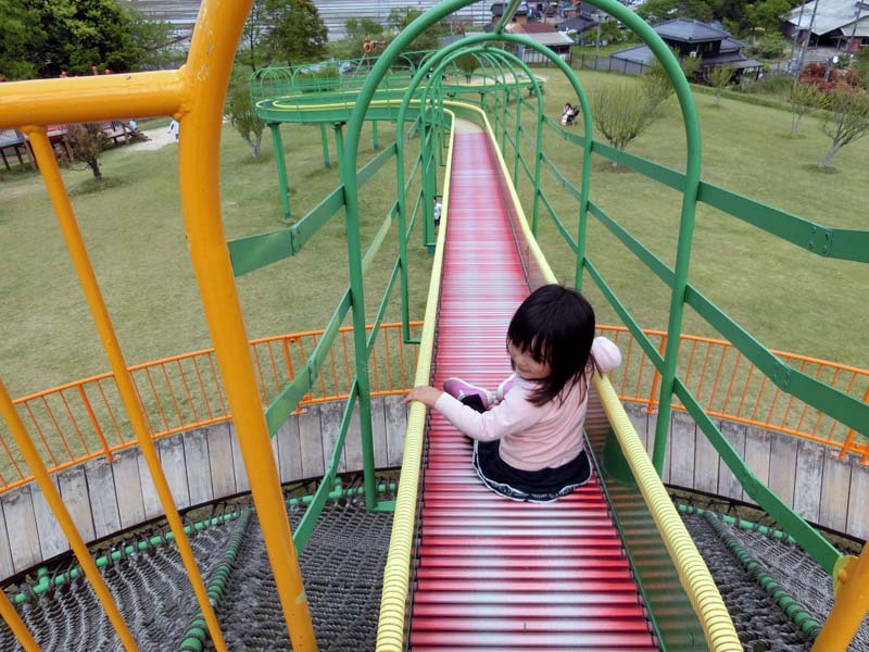 峰山途中ヶ丘公園 ロングローラー滑り台