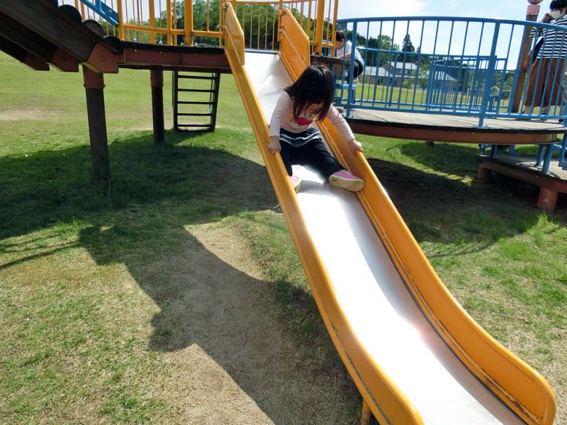 峰山途中ヶ丘公園 滑り台