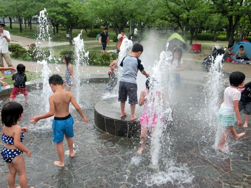 花園中央公園 水遊び 噴水池