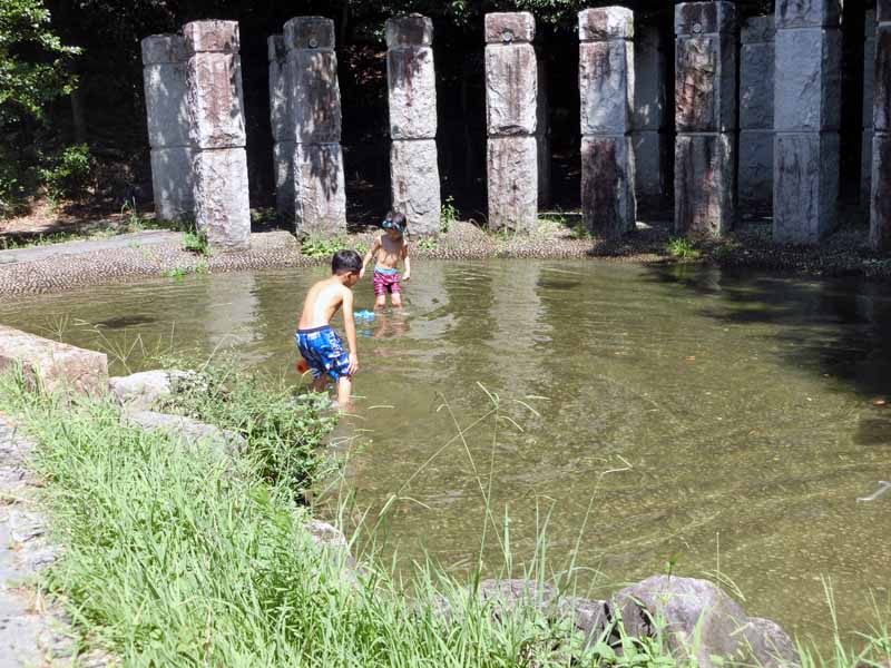 こうのすやま運動公園(城陽市総合運動公園) 水遊び じゃぶじゃぶ池 