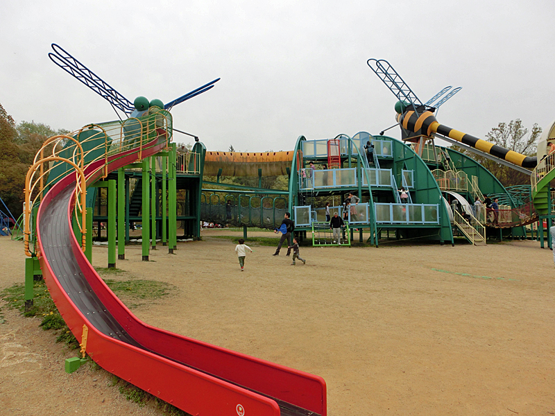 蜻蛉池公園 トンボの遊具 子供の国