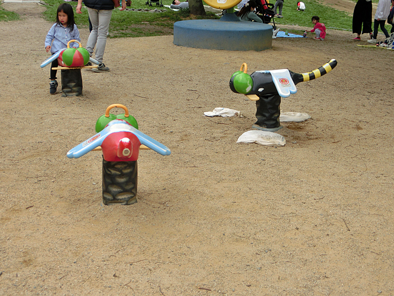 蜻蛉池公園 トンボの遊具 子供の国