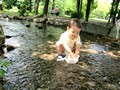 梅小路公園 川で水遊び