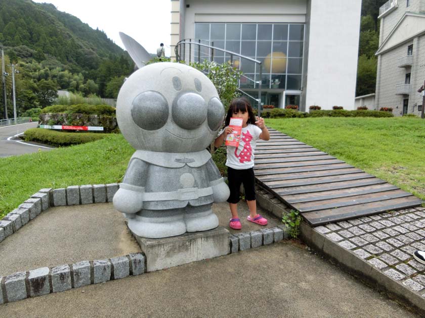 やなせたかし記念館 アンパンマンミュージアム アンパンマン銅像